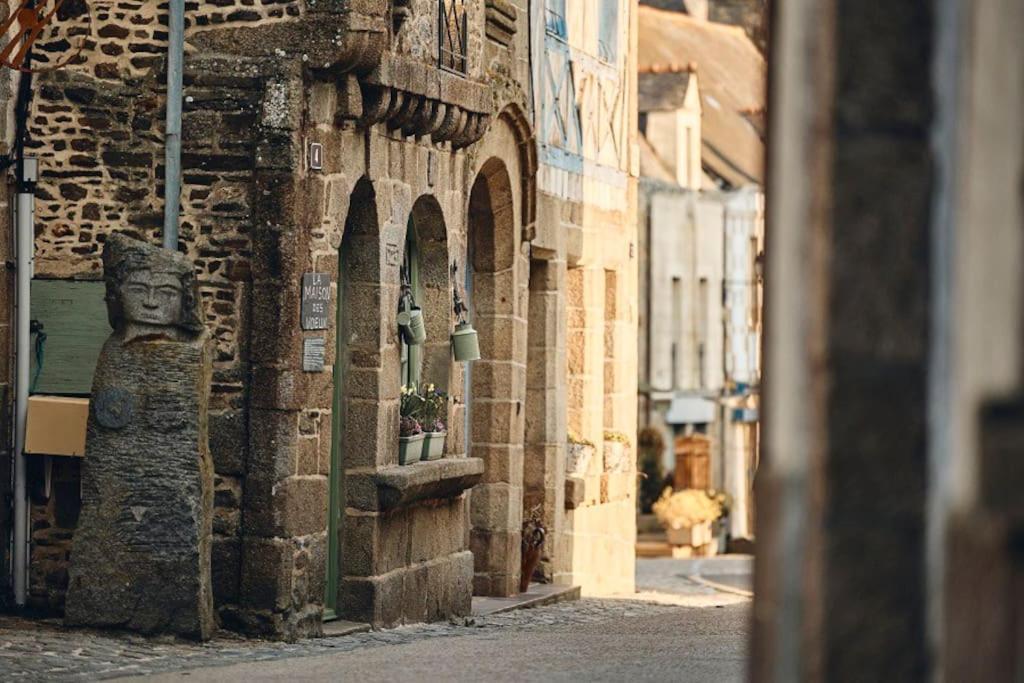 Charmante Maison, Coeur De Bourg Bazouges-la-Pérouse Extérieur photo